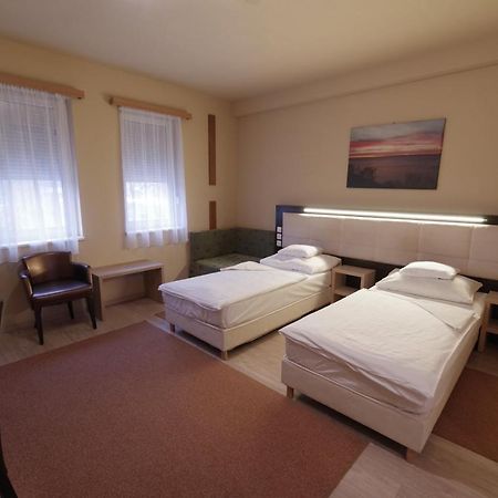 Hotel Vadaszkuert Superior Székesfehérvár المظهر الخارجي الصورة