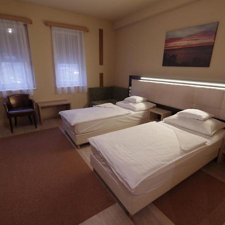 Hotel Vadaszkuert Superior Székesfehérvár المظهر الخارجي الصورة