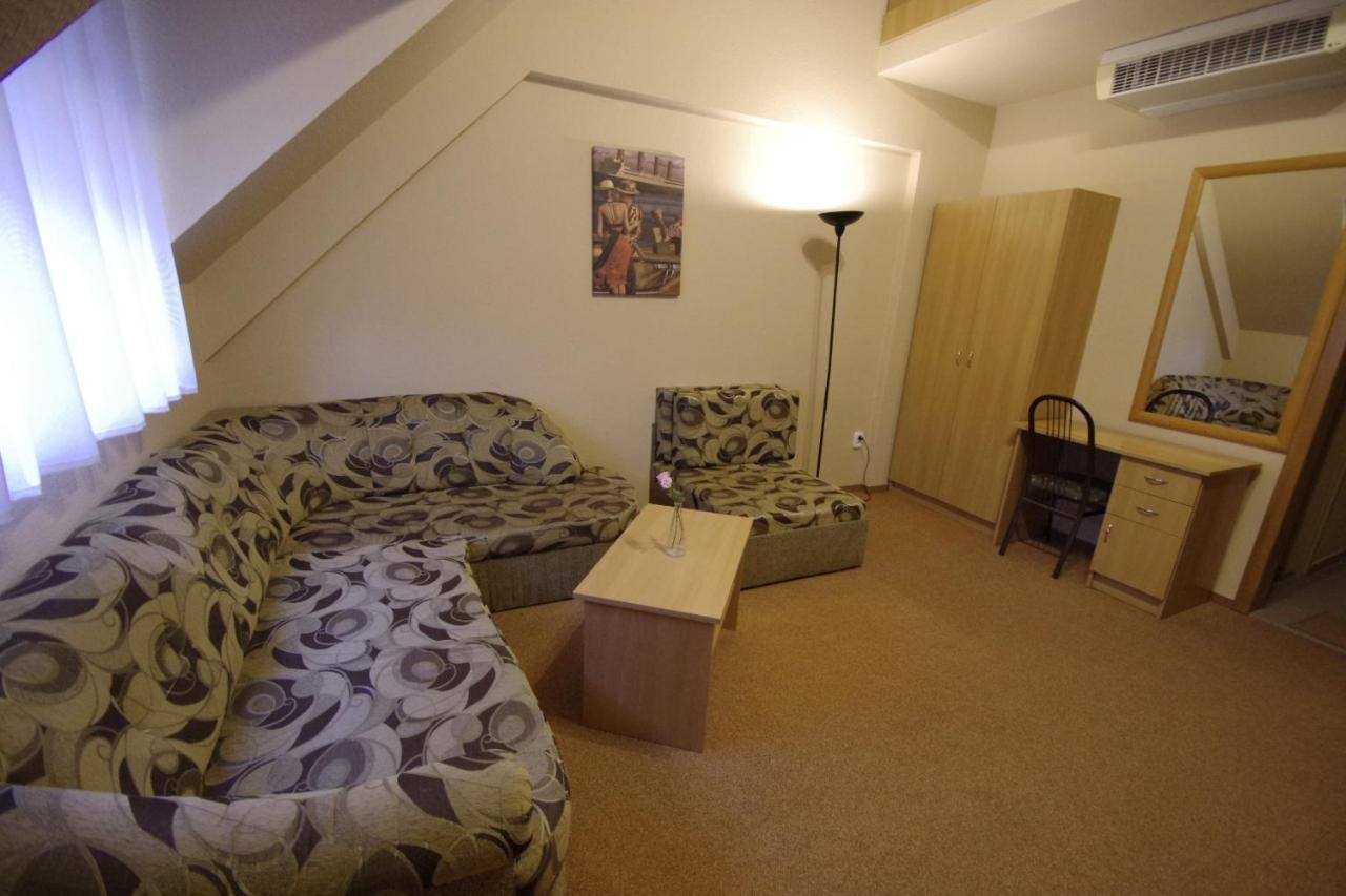 Hotel Vadaszkuert Superior Székesfehérvár المظهر الخارجي الصورة