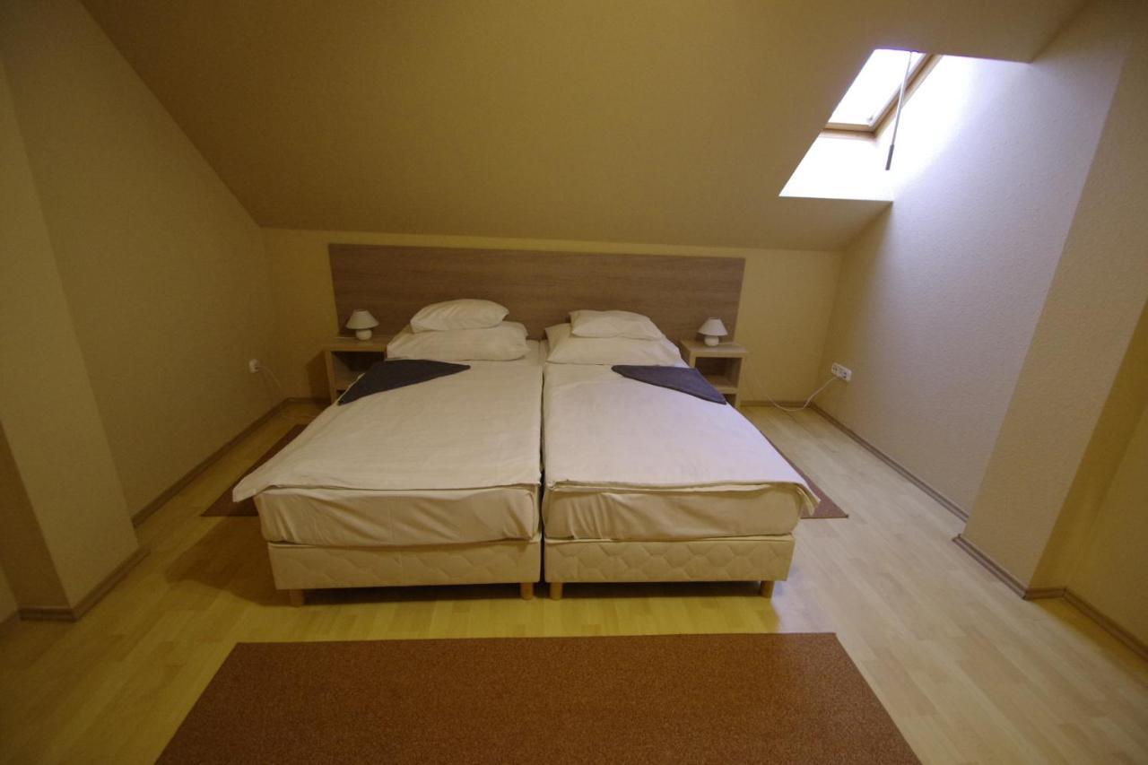 Hotel Vadaszkuert Superior Székesfehérvár المظهر الخارجي الصورة