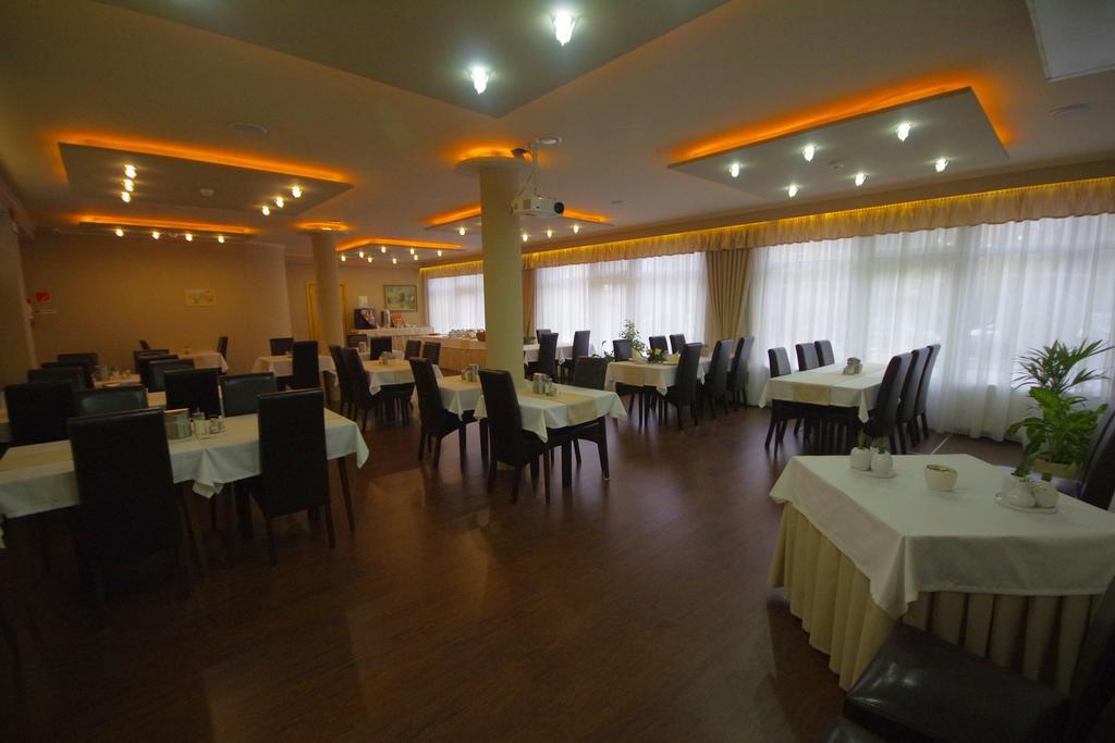 Hotel Vadaszkuert Superior Székesfehérvár المظهر الخارجي الصورة