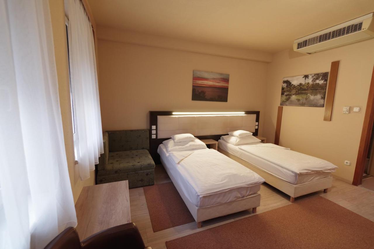 Hotel Vadaszkuert Superior Székesfehérvár المظهر الخارجي الصورة