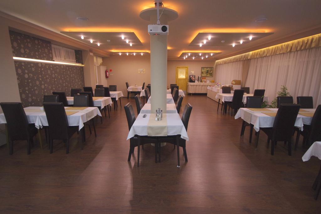Hotel Vadaszkuert Superior Székesfehérvár المظهر الخارجي الصورة