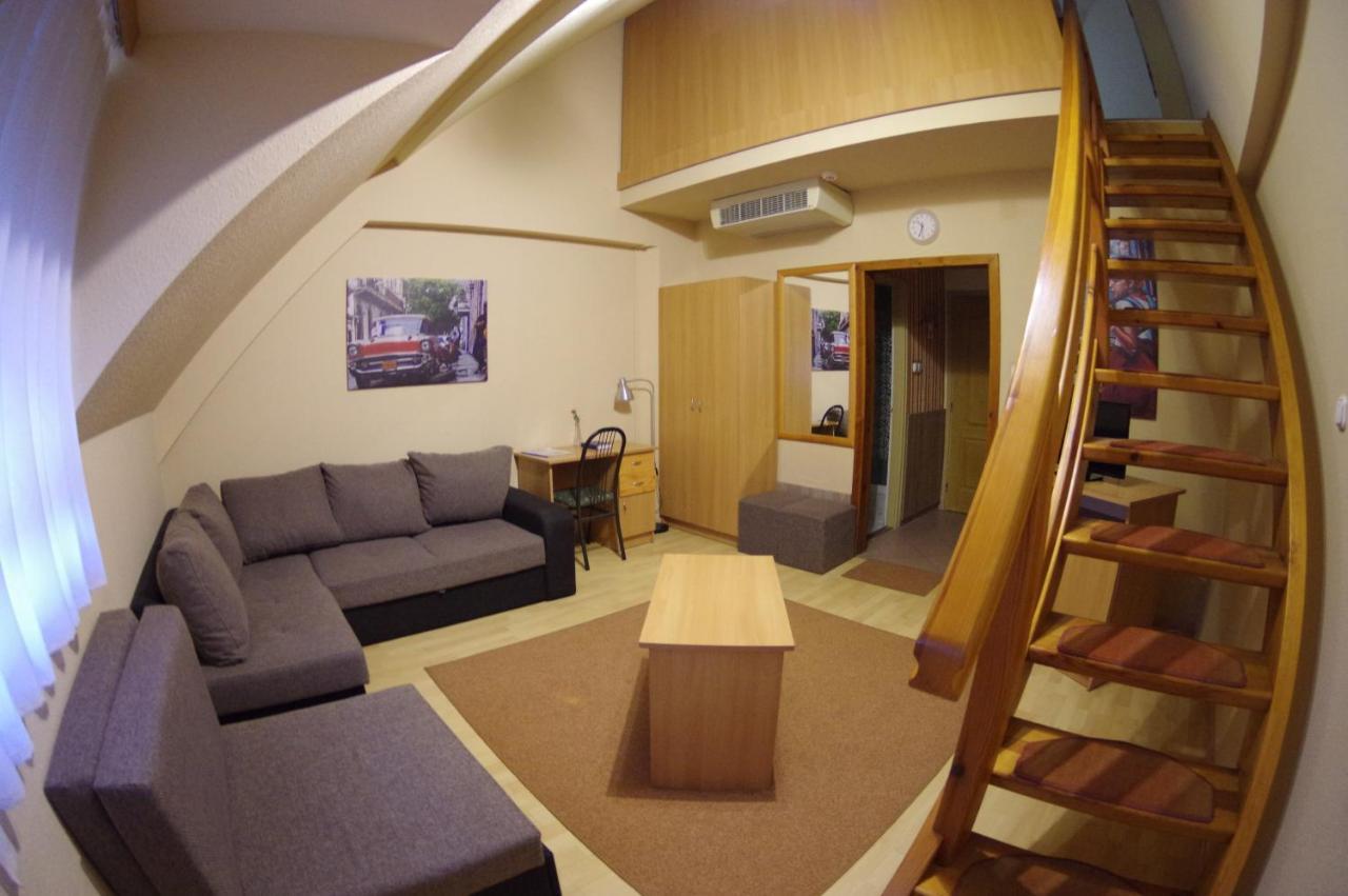 Hotel Vadaszkuert Superior Székesfehérvár المظهر الخارجي الصورة