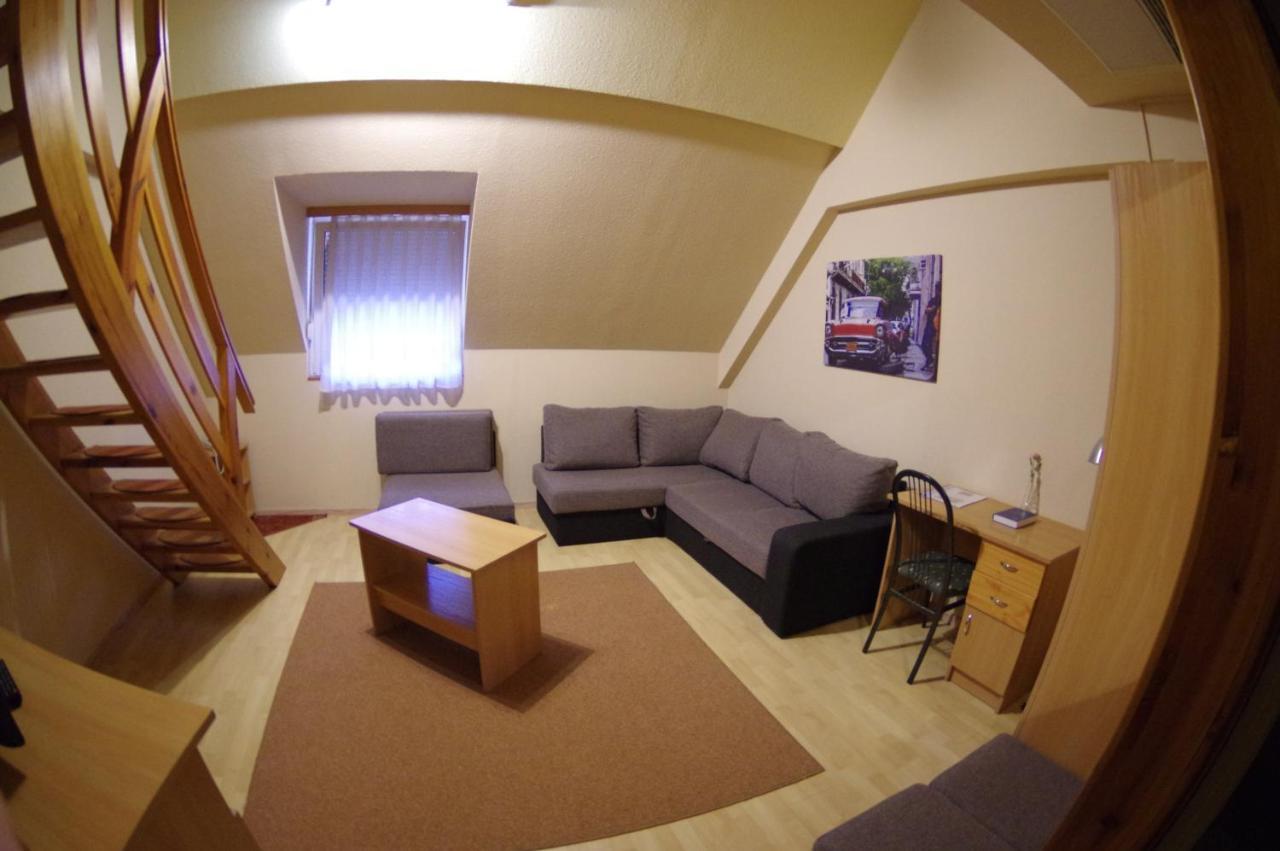 Hotel Vadaszkuert Superior Székesfehérvár المظهر الخارجي الصورة