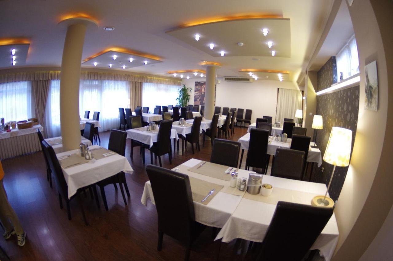 Hotel Vadaszkuert Superior Székesfehérvár المظهر الخارجي الصورة